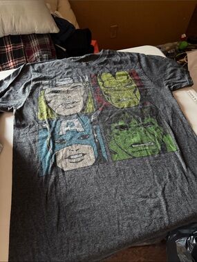 Men's Gray Marvel Character Graphic T-Shirt - Green/Blue Accents